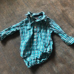 🔴 Oshkosh onesie •